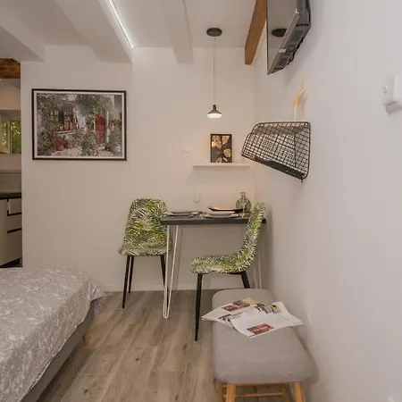 Decor Kut Apartment Vis Exterior photo